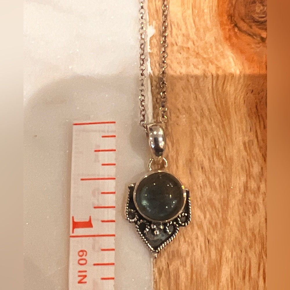 Labradorite pendant - Picture 3 of 3